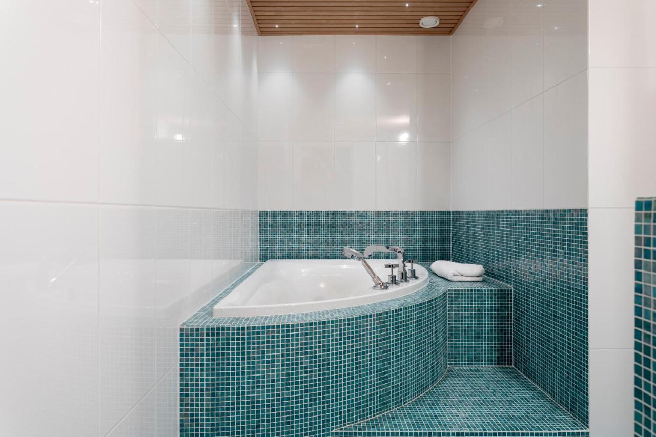 2Ndhomes Luxury Kamppi Center Apartment With Spa And Terrace Helsinky Exteriér fotografie
